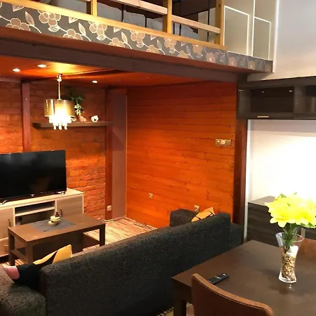 Modern Spacious In Center *