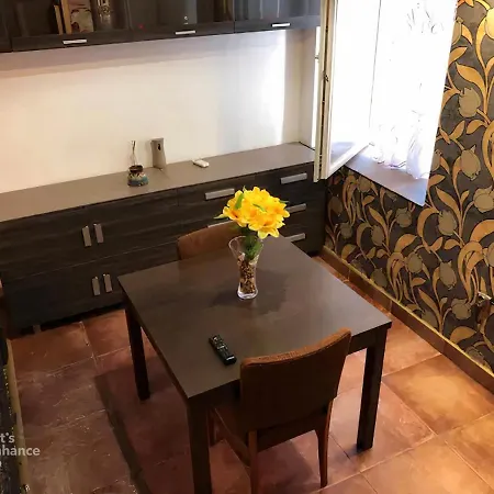 Modern Spacious In Center 아파트