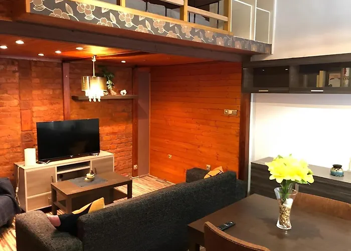 Modern Spacious In Center *